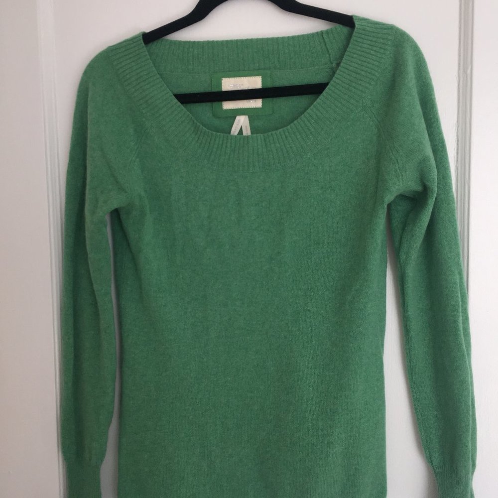 Light green 100% cashmere sweater